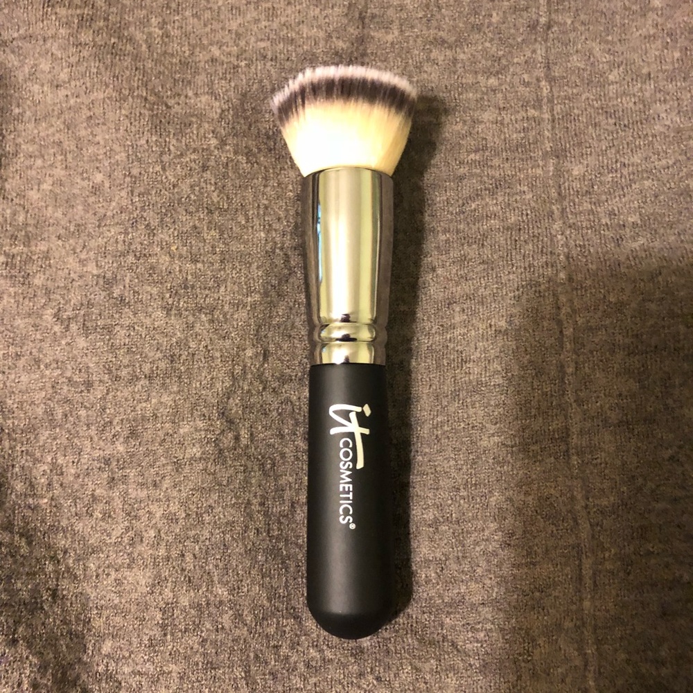 It Cosmetics Heavenly Luxe Flat Top Brush